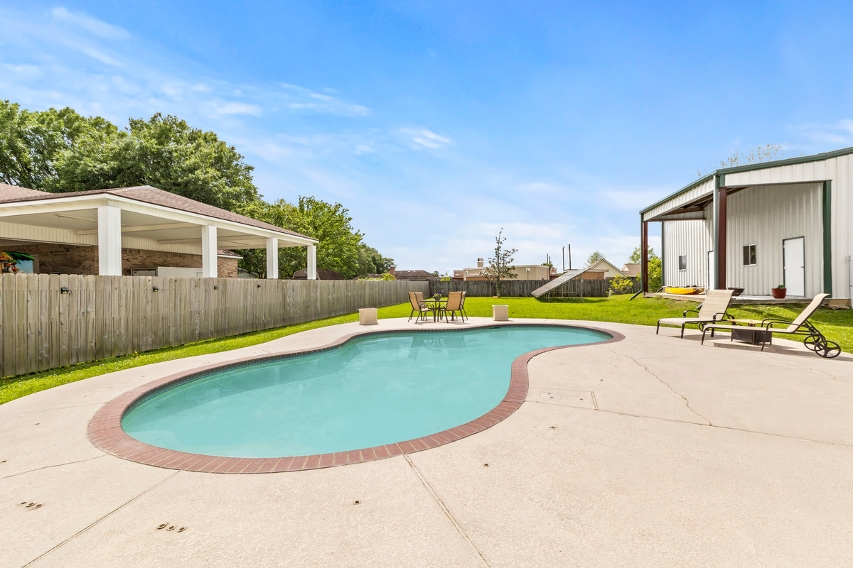 Swimming pool cleaning - after 