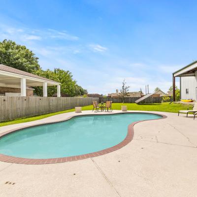 Swimming pool cleaning